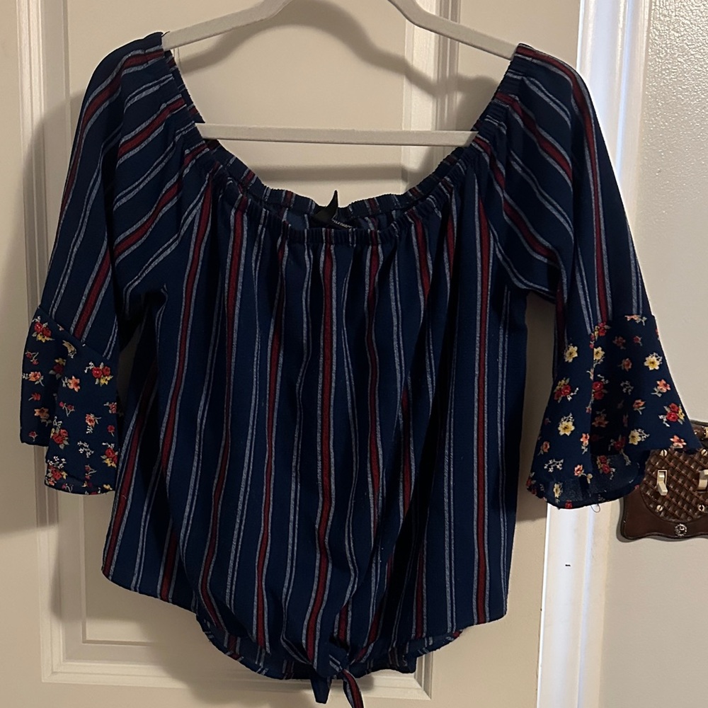 Floral Sleeve Off-Shoulder Blouse in Navy